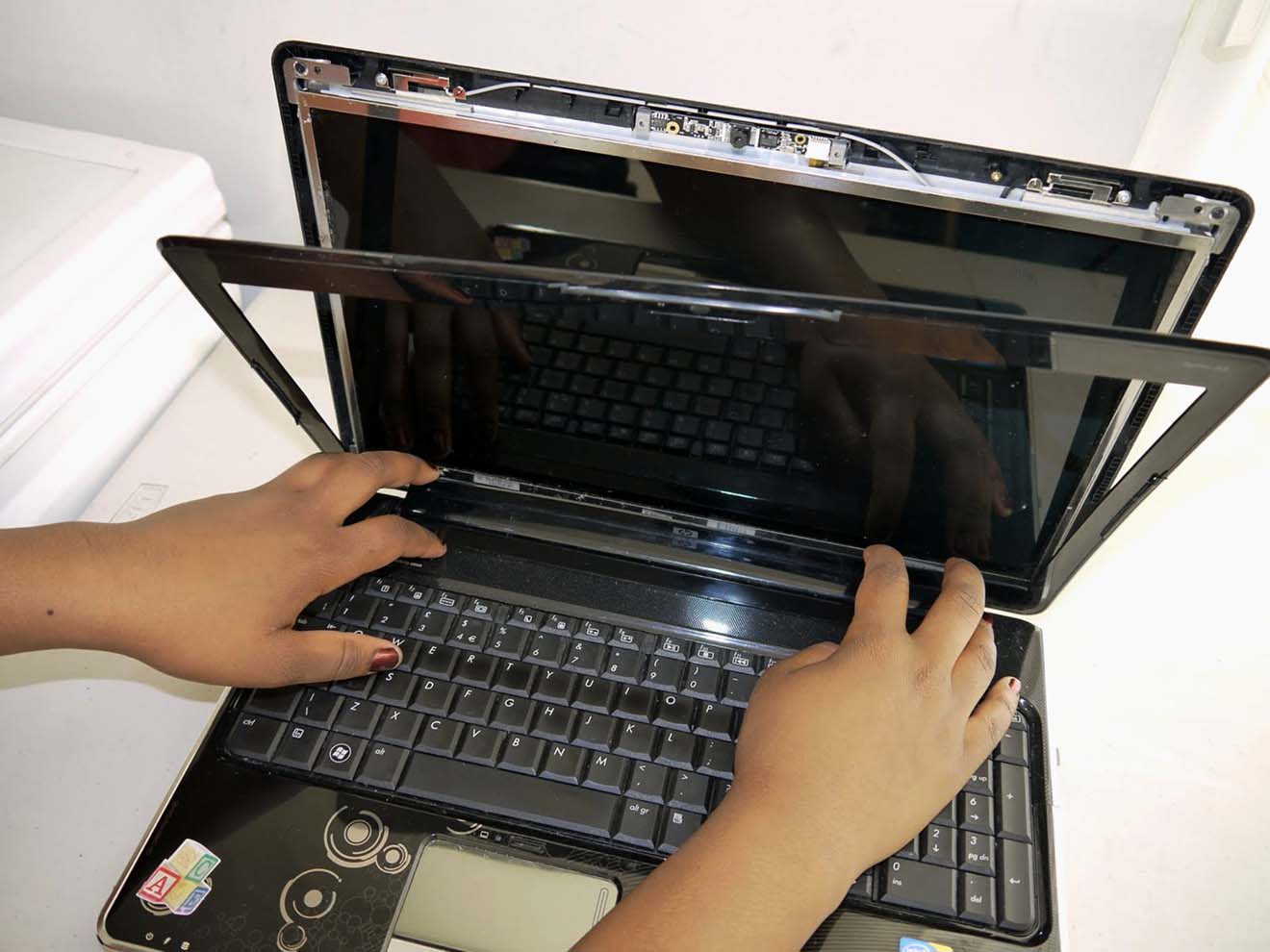 Замена экрана ноутбука HP в Видном
